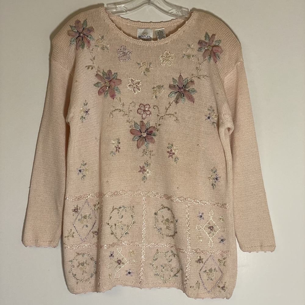 T R Bentley Sweater Womens Small Pink Floral Beaded Embroidered Feminine Granny‎